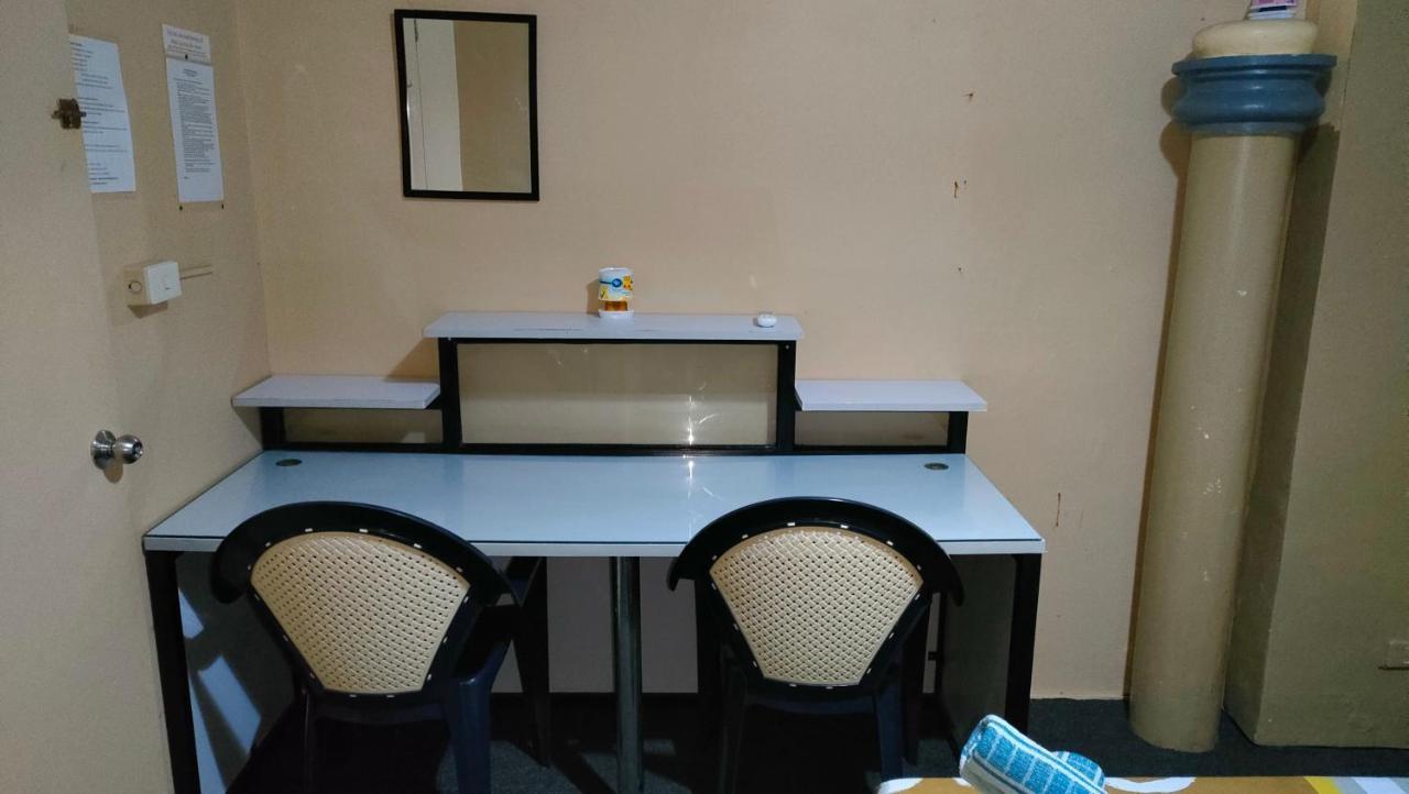 Antoine Despasito Near Airport Manila Exterior photo